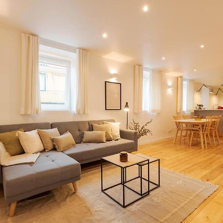 The Yellow House Spacious Duplex In Prazeres District Lisboa المظهر الخارجي الصورة