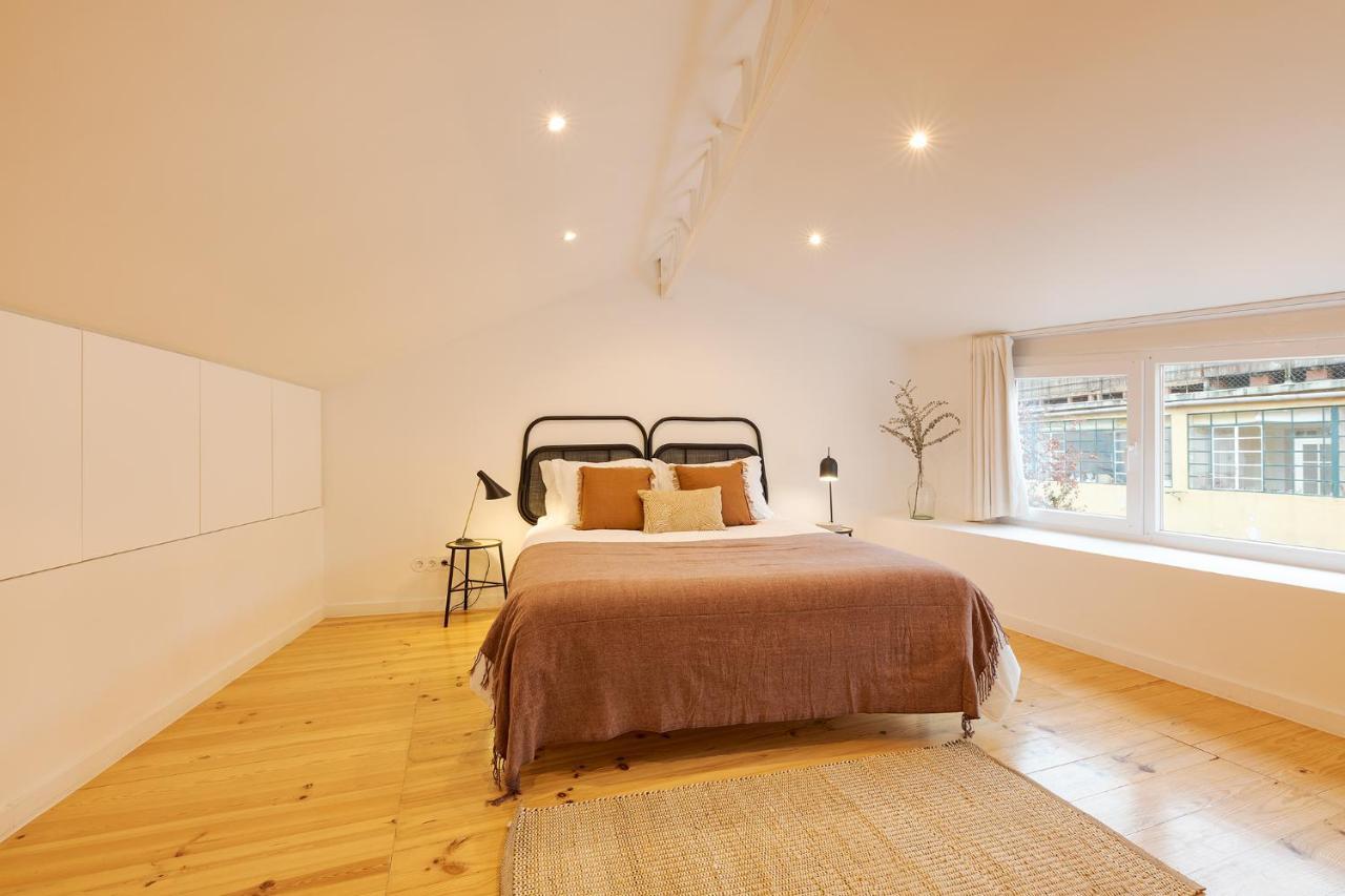 The Yellow House Spacious Duplex In Prazeres District Lisboa المظهر الخارجي الصورة