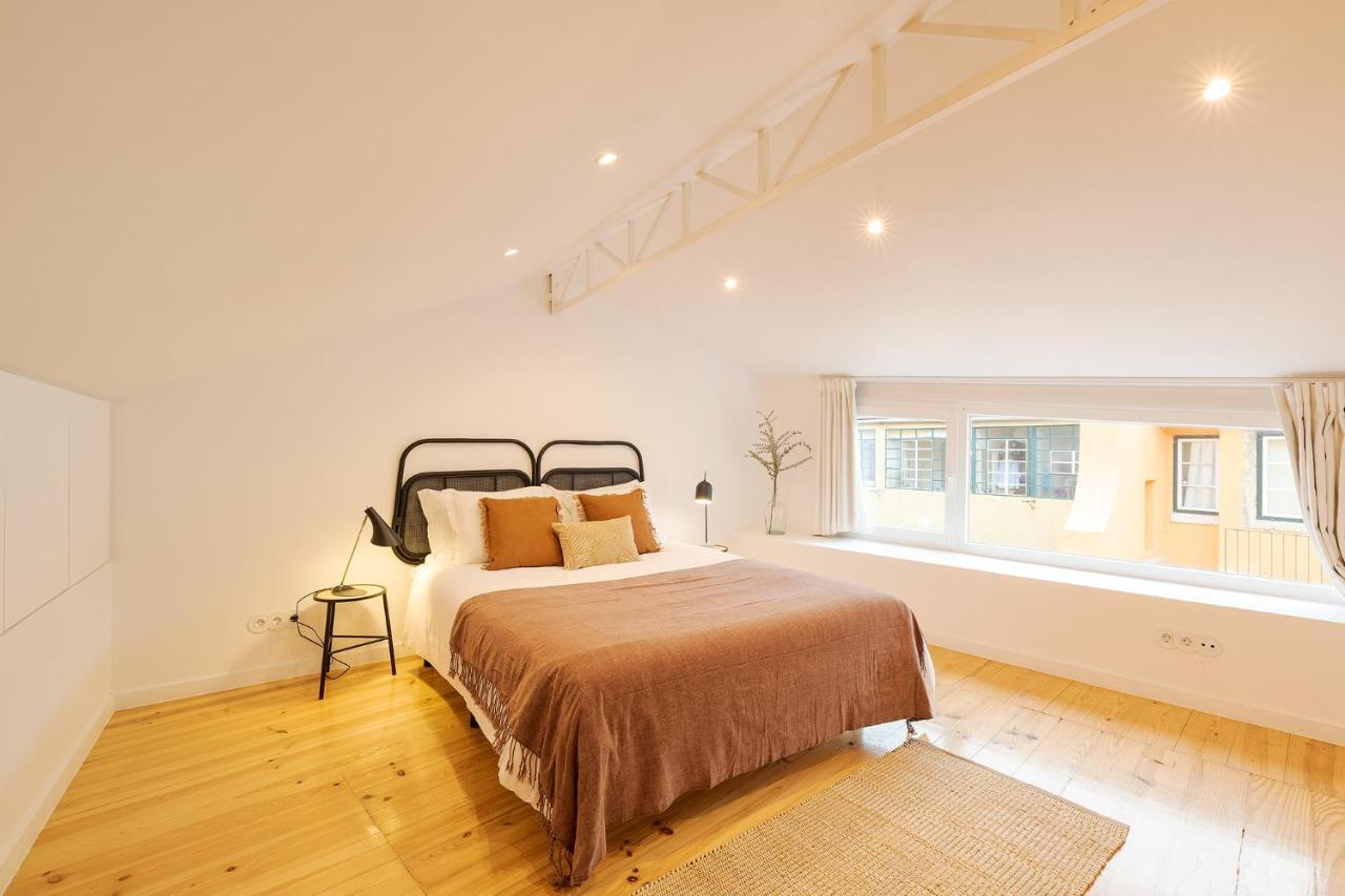 The Yellow House Spacious Duplex In Prazeres District Lisboa المظهر الخارجي الصورة