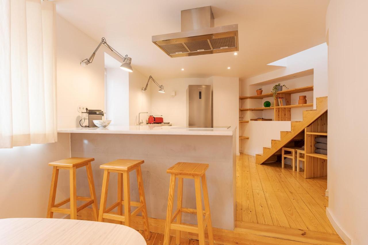 The Yellow House Spacious Duplex In Prazeres District Lisboa المظهر الخارجي الصورة